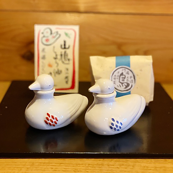 山鳩醤油入れ 赤 3枚目